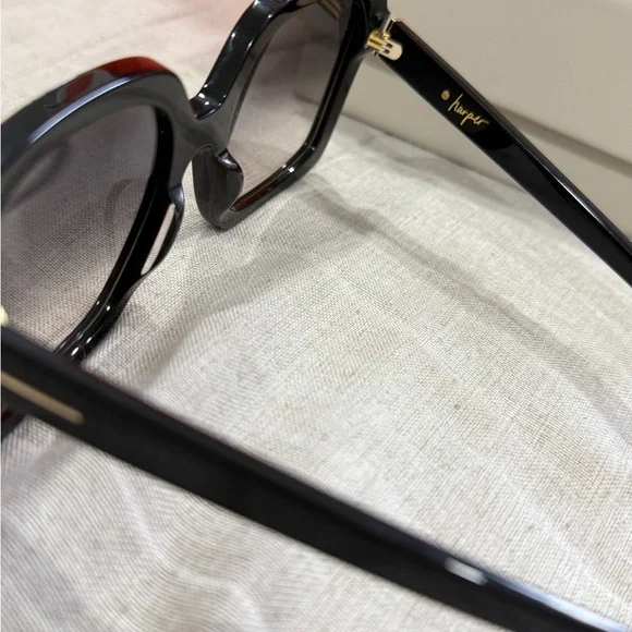 DEZI Oversized Black Sunglasses - Picture 3 of 3